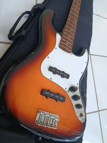 Contra baixo SQUIER afinit