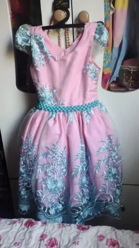 Vestido de festa rosa com bordados, veste de 1 a 3 anos.