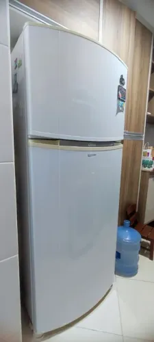 Geladeira 410 litros perfeito estado.