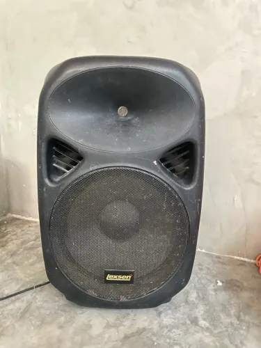Vende-se caixa amplificada Lexi com Bluetooth