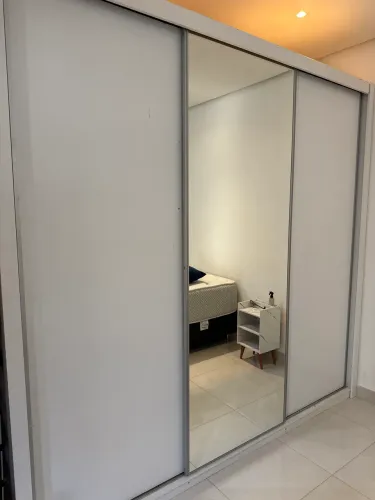 Guarda Roupas com 3 Portas e Espelho