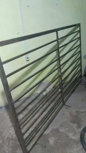 Vendo portão, tamanho 1.35 e meio por 2.20