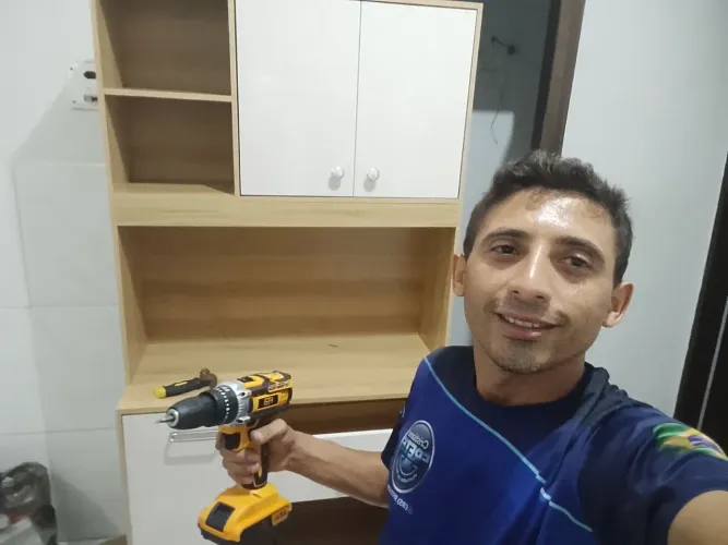 Montagem e desmontagem de móveis