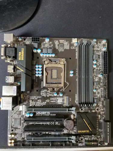 Placa mãe gigabyte GA-Z170M-D3H COM DEFEITO 