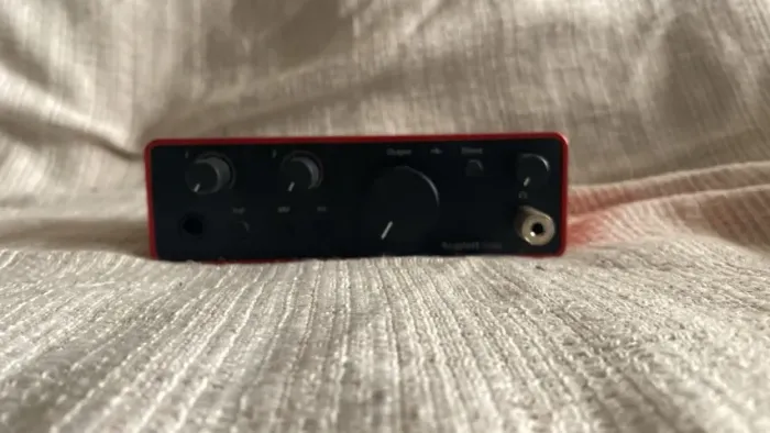 Kit Home Studio, Audio-technica At2020 + Focusrite Scarlett (Usado)