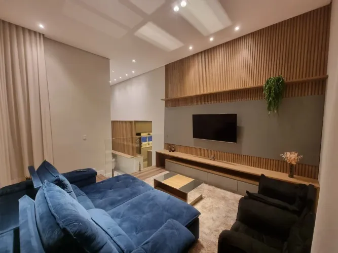 Essa casa no Condomínio Cyrela em Taubaté parece ser um imóvel luxuoso, moderno e muito be