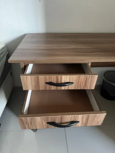 Mesa 1,20x0,60 painel Nogal 15mm com gaveteiro duplo