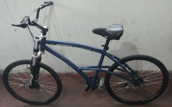 Bicicleta Caloi Customizada, Aro 26, Freio a Disco, Suspensão Dupla e Canote, Single Speed