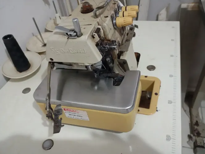 Máquina Overloque