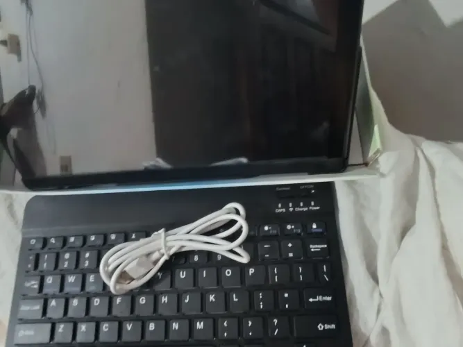 Tablet Easytech 10.1'' c/ Teclado Bluetooth e Mouse - NOVO na Caixa!