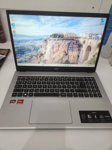 Acer Aspire 3 ryzen 3 7320U DDR5