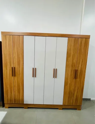Guarda roupa novo 8 portas de abrir com ótimo espaço interno