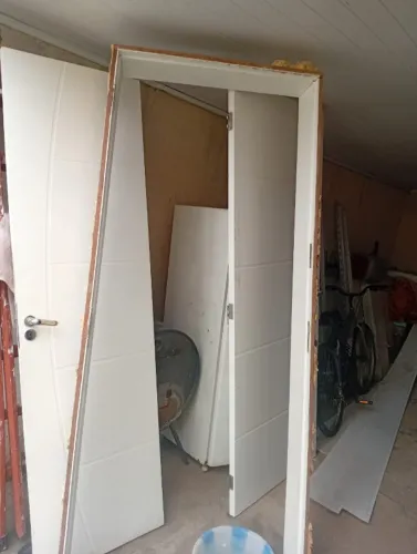 Porta com batente