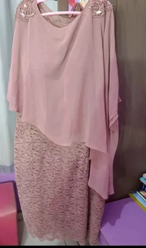 Vestido festa seminovo renda bordada rosê com elastano veste P e M sobreposição bordado