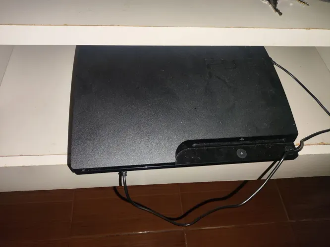 Ps3 com 43 jogos na memória.