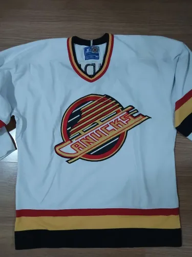 Jersey hockey NHL Vancouver Canucks anos 90. Logo skate. Tamanho G