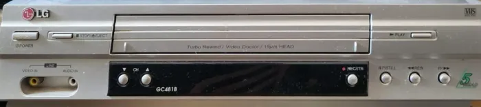 Eletrônico: vendo um toca fita LG GC481B VHS.  Super conservado.  Por 1.000,00 reais. 