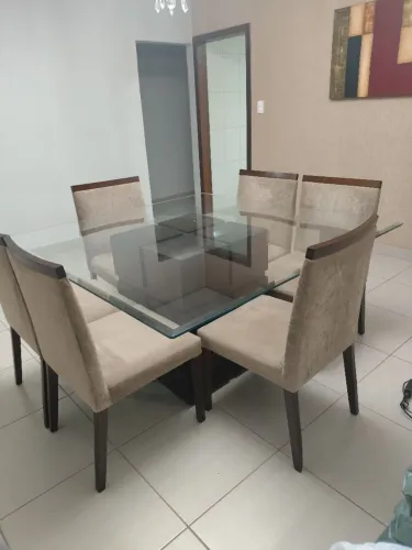 Mesa de jantar com 6 cadeiras 