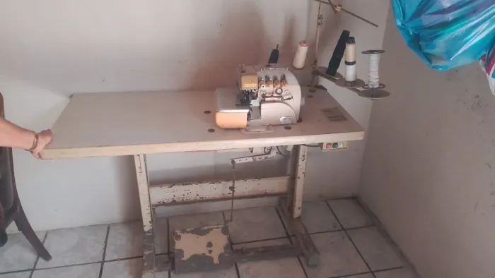 Máquina de costura interlock