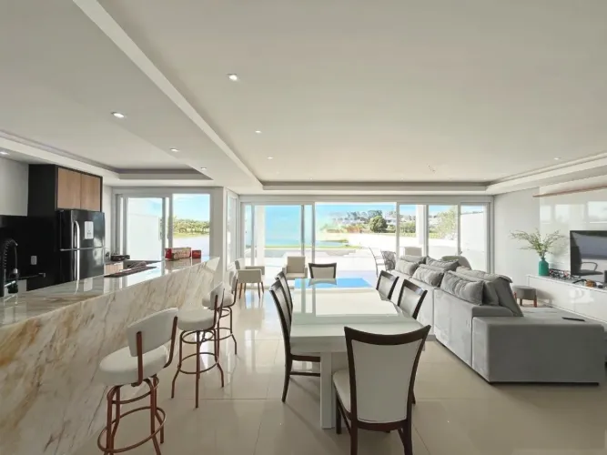 Casa de condomínio para locação em Belém Novo com 340 m² e 4 dormitórios/quartos.