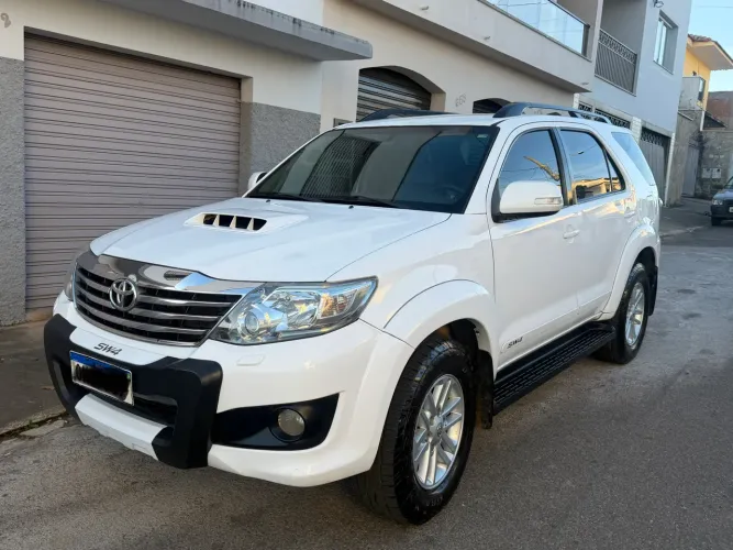 Toyota Hilux SW4 SRV D4-d 4X4 3.0 TDI Dies. AUT 2012