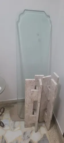 Aparador de mármore e vidro