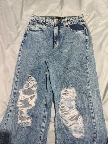 Calça jeans larga rasgada