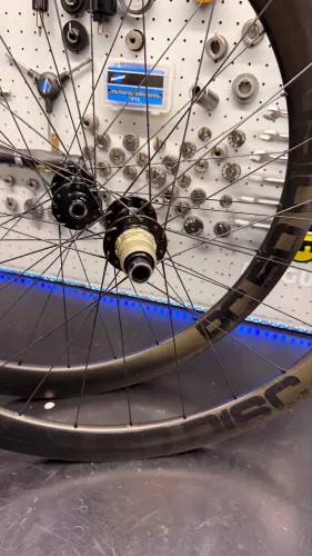 Rodas em carbono speed 700 Brave 
