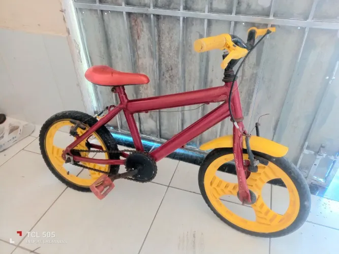 Bicicleta infantil ( precisa de reformas) leia a descrição
