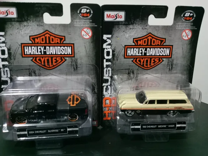 Kit miniatura maisto Harley Davidson chevrolet silverado SS 2004 e chevrolet biscayne 1952