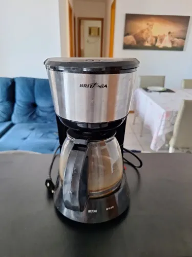 Cafeteira Elétrica Britânia Inox Plus BCF36I - Preta 30 Xícaras 110V