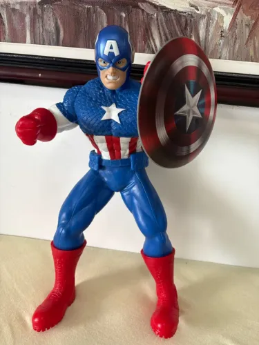 Boneco grande do capitão América