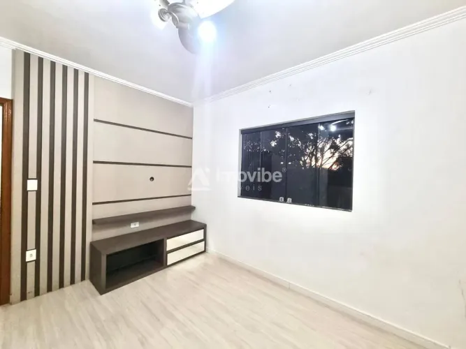 Duas Casas + Edícula à Venda | 380m² de Construção | Renda de R$ 6.000/mês Parque das Naç