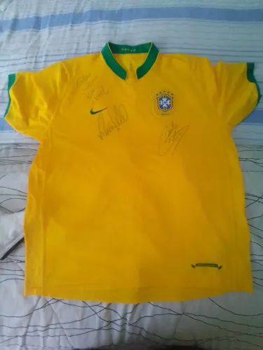 Camisetas oficiais da Seleção Brasileiro e do Corinthians autografadas