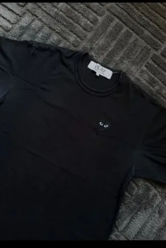 Camiseta da marca ( comme dês garçon) black heart original