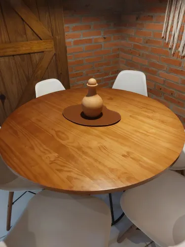 Mesa com 6 cadeiras