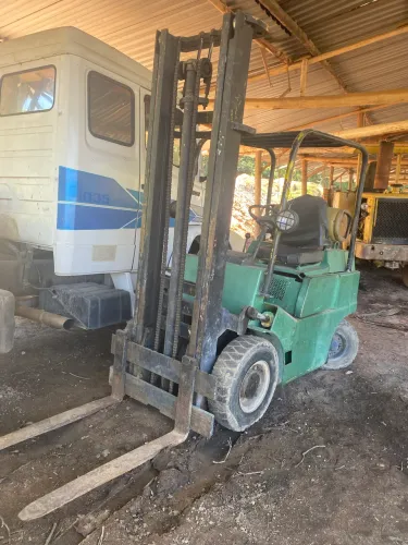 Empilhadeira Clark c309 