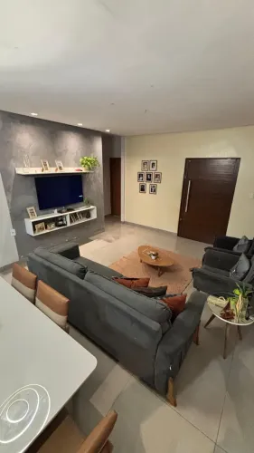 Vende-se linda casa nova com três quartos na cidade jardim