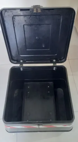 Vendo Baú Moto MN3 semi novo