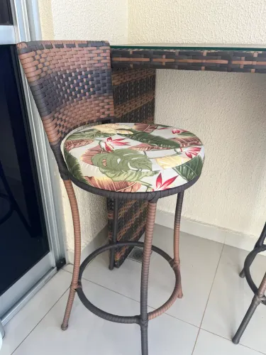 IMPERDÍVEL APARADOR COM DUAS BANQUETAS ÓTIMAS CONDIÇÕES