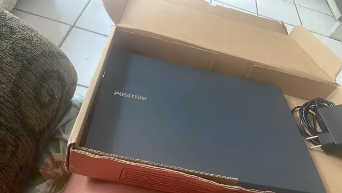 Notebook um mês de uso único dono positivo
