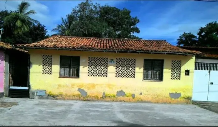VENDE-SE UMA CASA EM BARREIRINHAS-MA