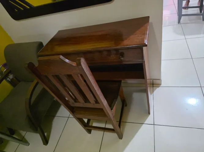 Mesa e cadeira madeira Angelim