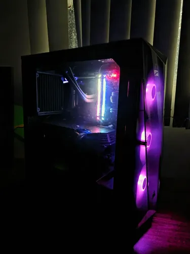Desktop i5 9600k 16GB 1TB SSD RX 570 WIFI
