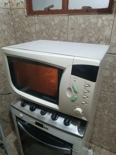 Microondas lg ótimo estado funciona perfeitamente 25 litros