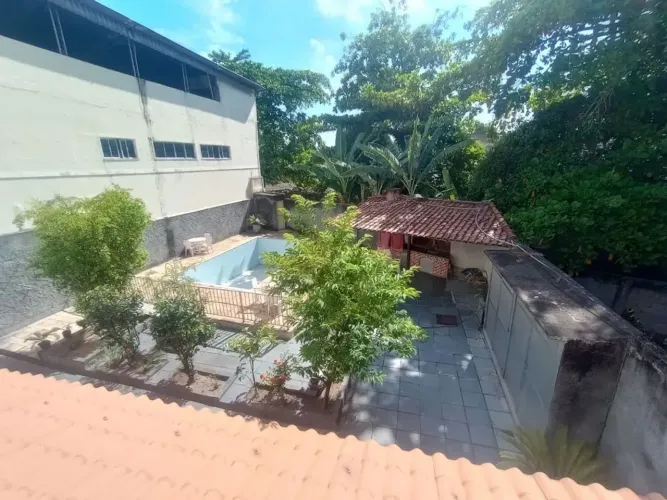 Imóvel para venda tem 220 metros quadrados com 4 quartos em Trindade - São Gonçalo - RJ