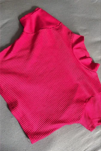 cropped rosa