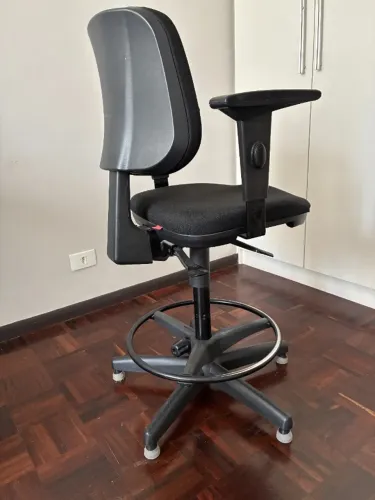 Cadeira Cavaletti Alta Ajustável - Escritório com Apoio para os Pés e Braços