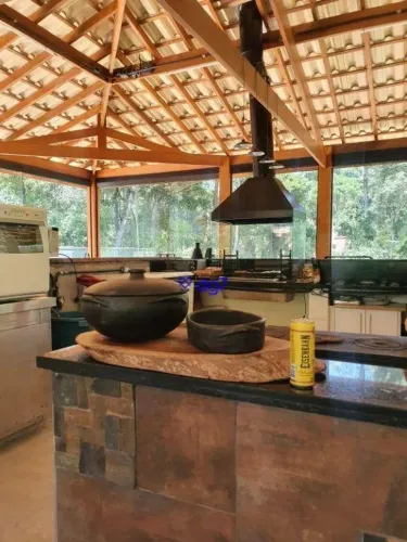 Casa pé na água em Ibiúna.