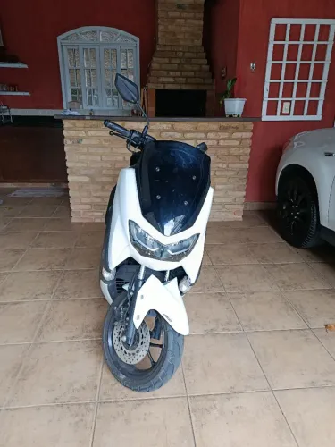 Venda NMax 22/22 moto muito novinha.